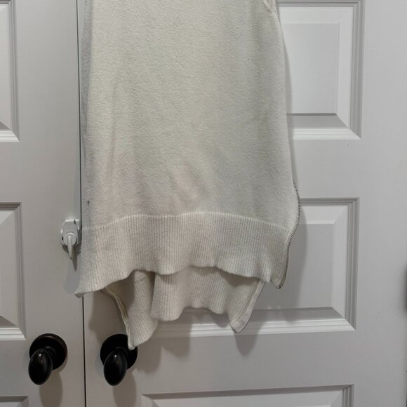 Design Lab White Sleeveless Turtleneck Sweater Vest – Size Large - Picture 2 of 8